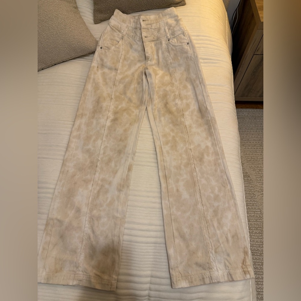 Zara jeans is size 4